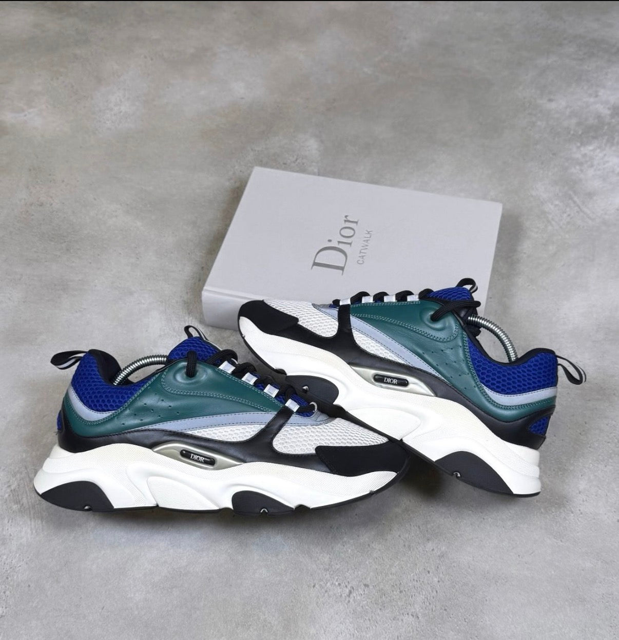 Dior- Pre-Owned White/Green/Blue B22s